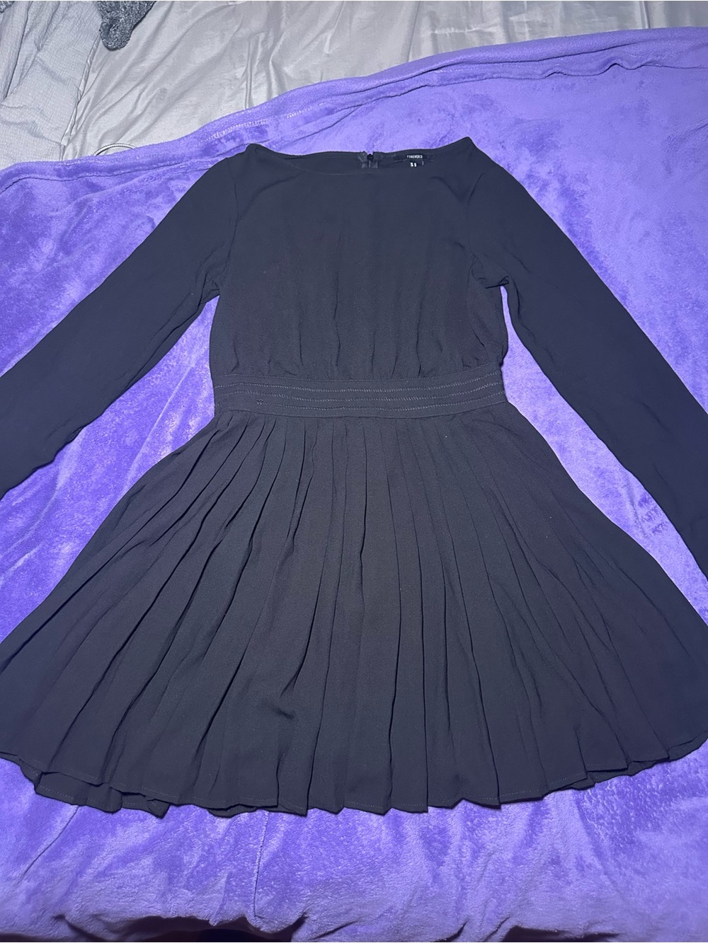 Forever 21 Black Long-Sleeve Pleated Waist Dress